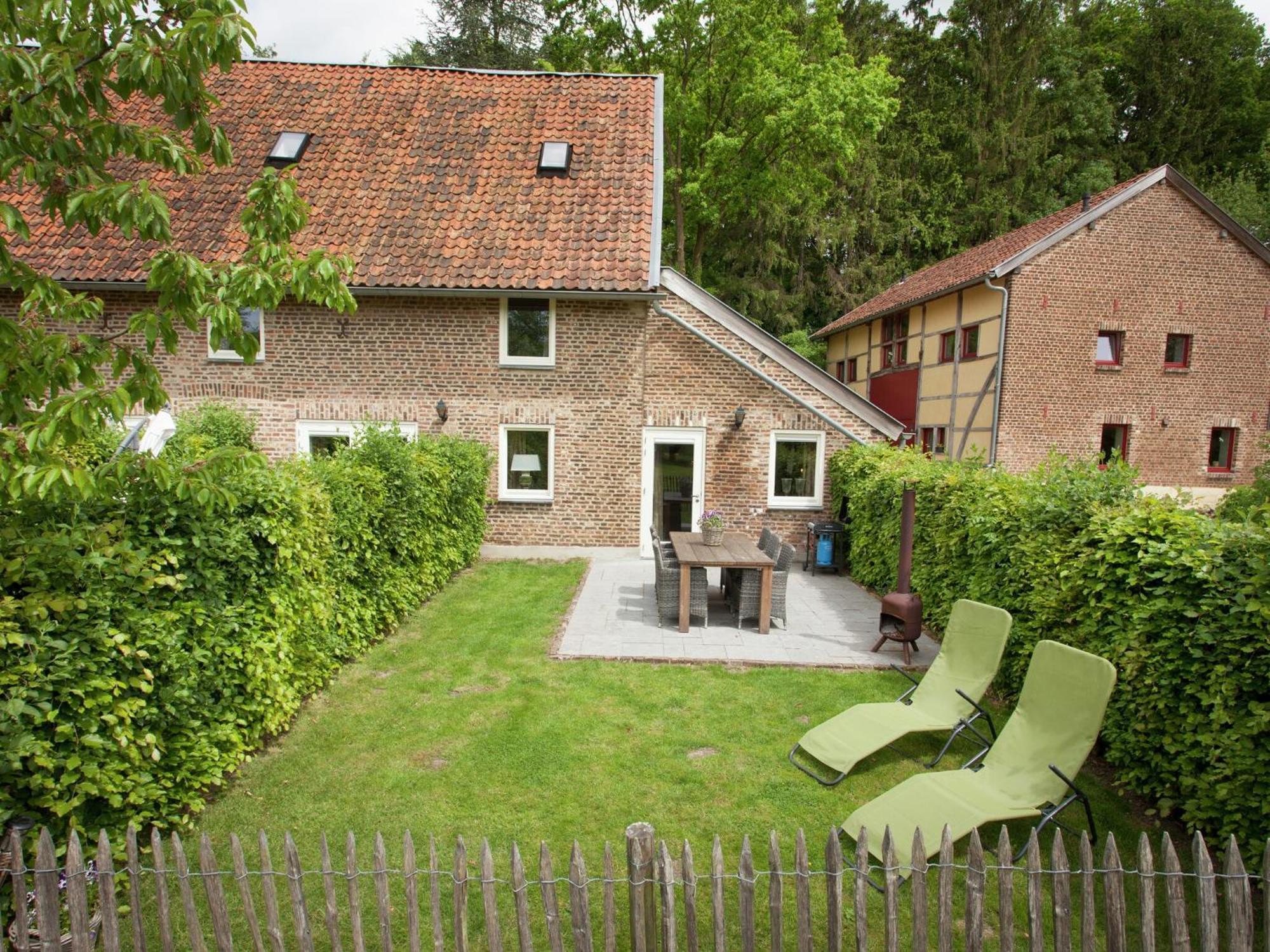 Stunning Holiday Home Near Forest In Slenaken Exteriör bild