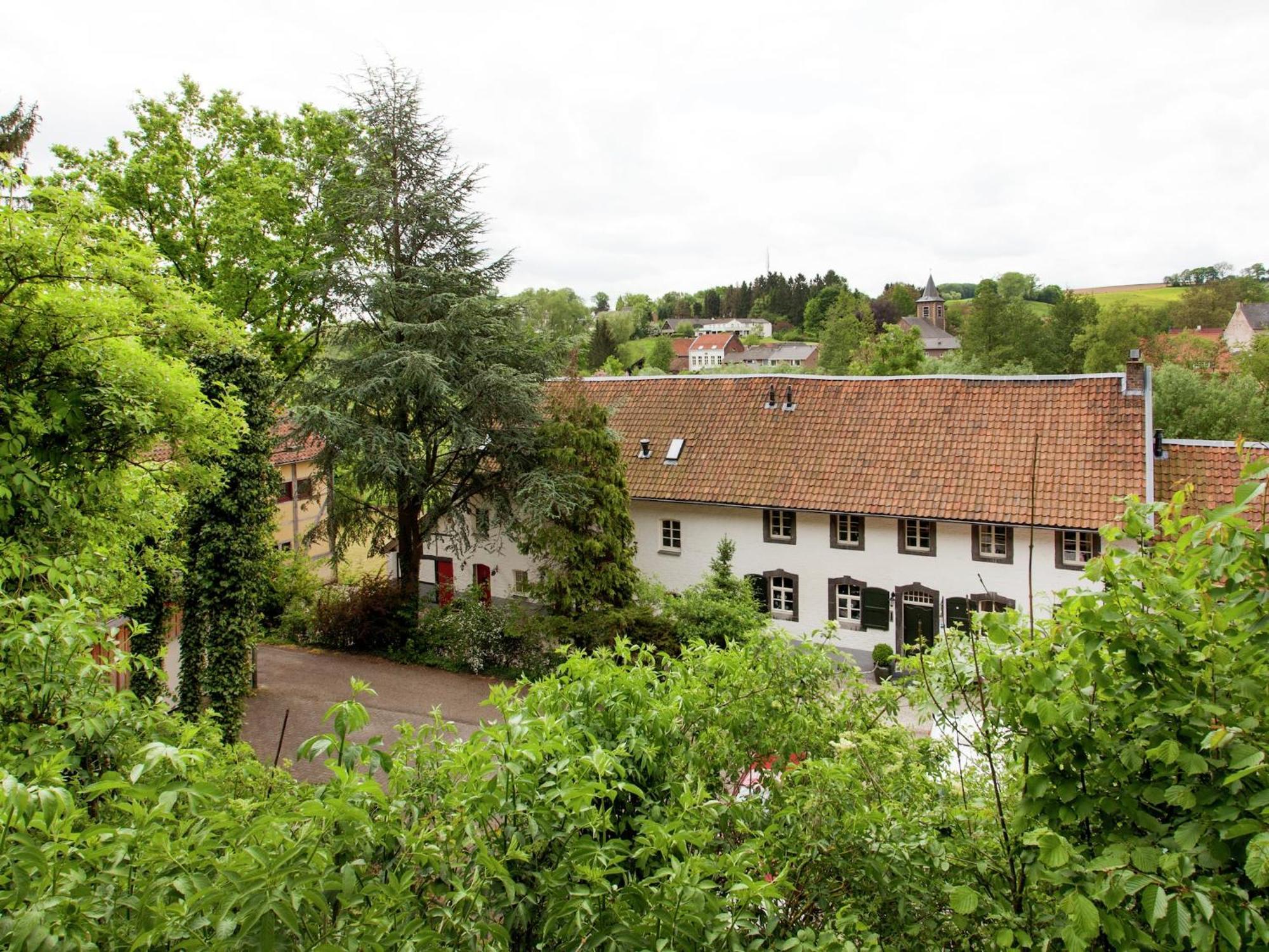 Stunning Holiday Home Near Forest In Slenaken Exteriör bild