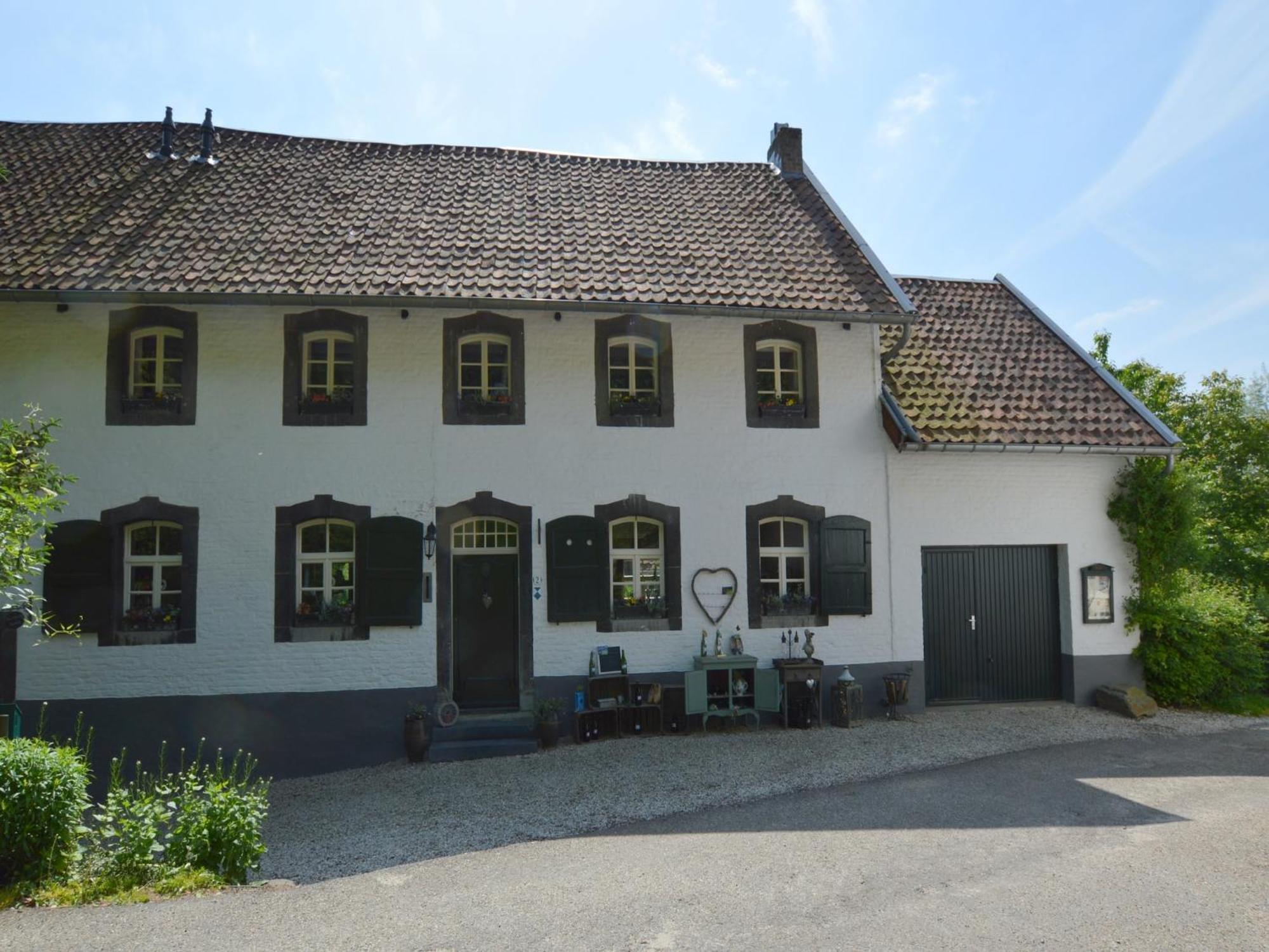 Stunning Holiday Home Near Forest In Slenaken Exteriör bild